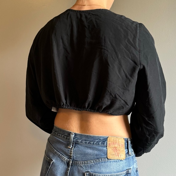 Abercromie & Fitch Cropped Long Sleeve Blouse - Picture 3 of 9